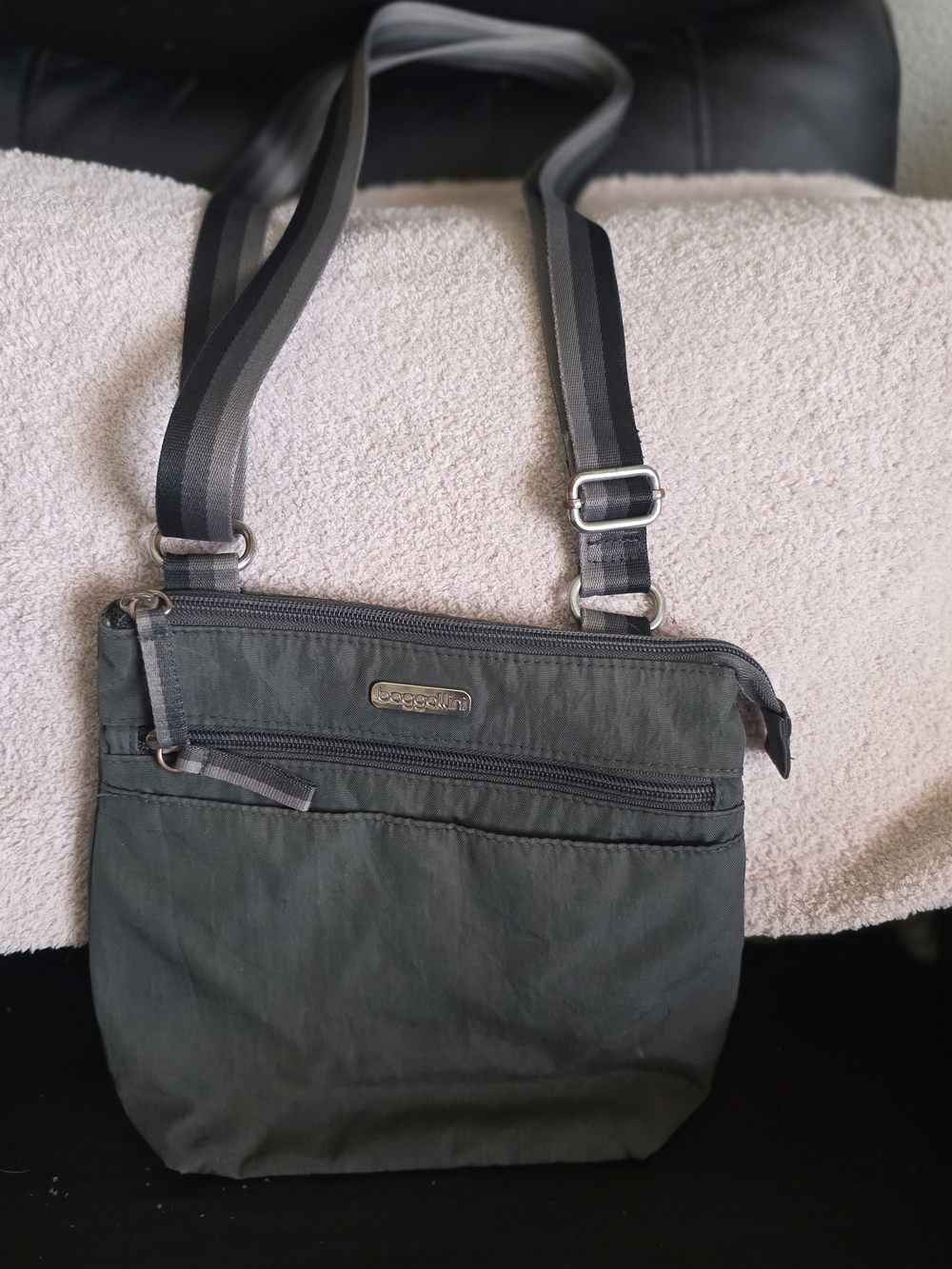 Baggallini Nylon Crossbody Bag in Dark Gray